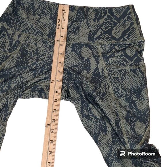 NOLI Active Green Python Snakeskin Print Cropped Yoga Leggings, Size M - Picture 7 of 8